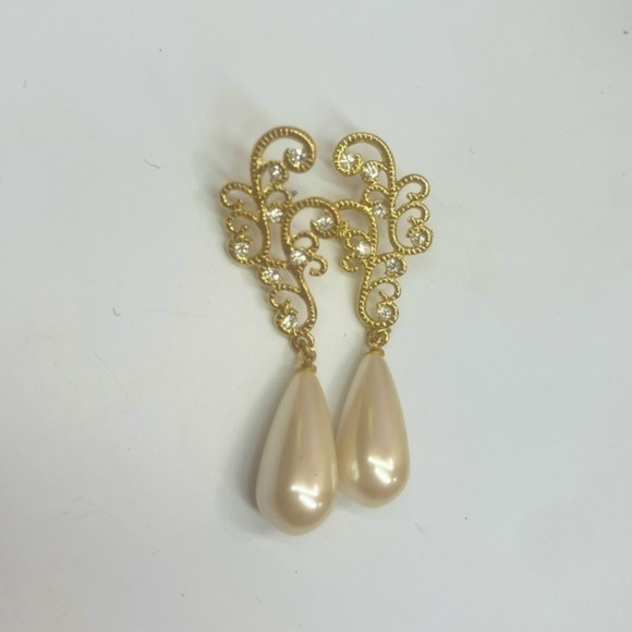 VINTAGE MONET STYLE PEARL EARRINGS - Picture 1 of 4